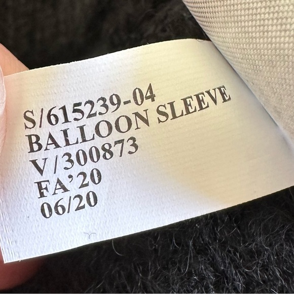 Banana Republic size Large Black Relaxed Balloon Sleeve Sweater Wool Alpaca - Picture 7 of 7